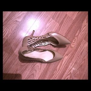 Nine West NWOT nude heels